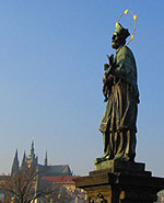 Скульптура Яна Непомуцкого на Карловом Мосту