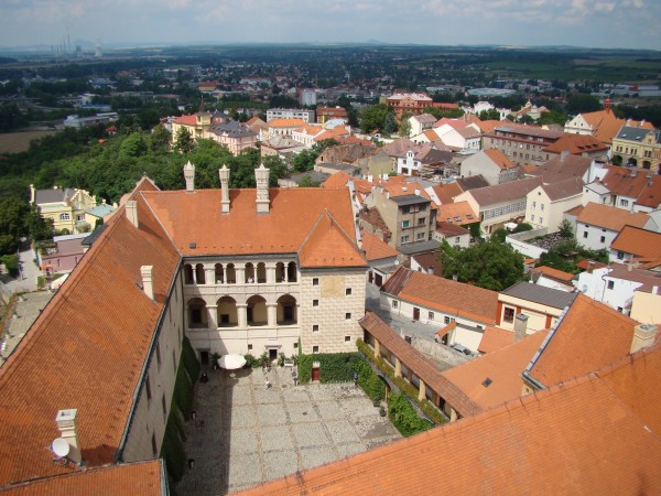Вид на замок Мельник с колокольни собора