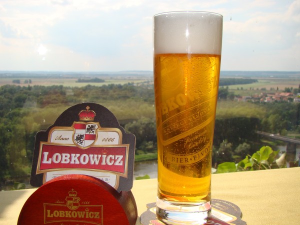 в замке Мельник можно выпить пива Лобкович
